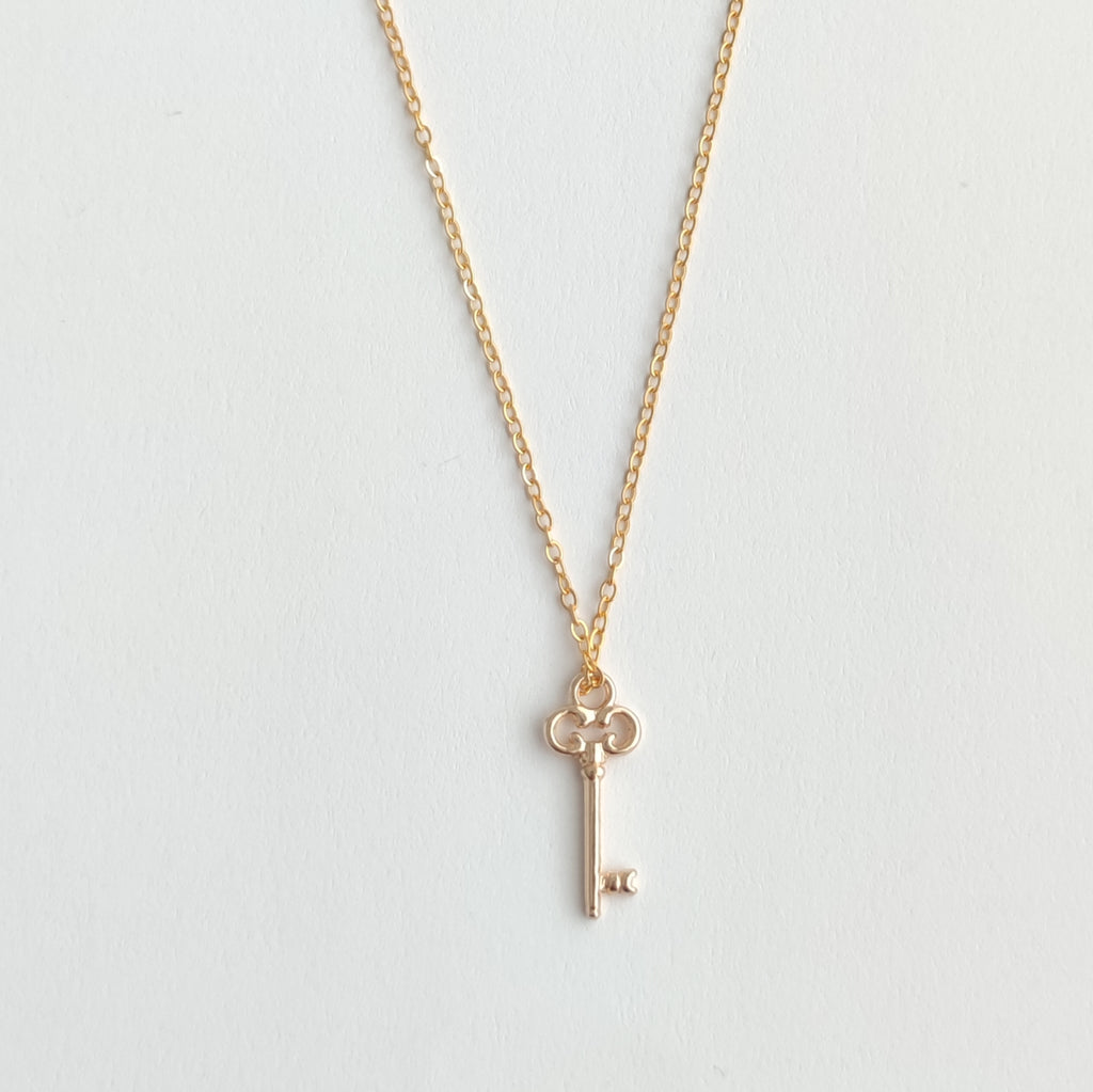 Collar Llave Dorada