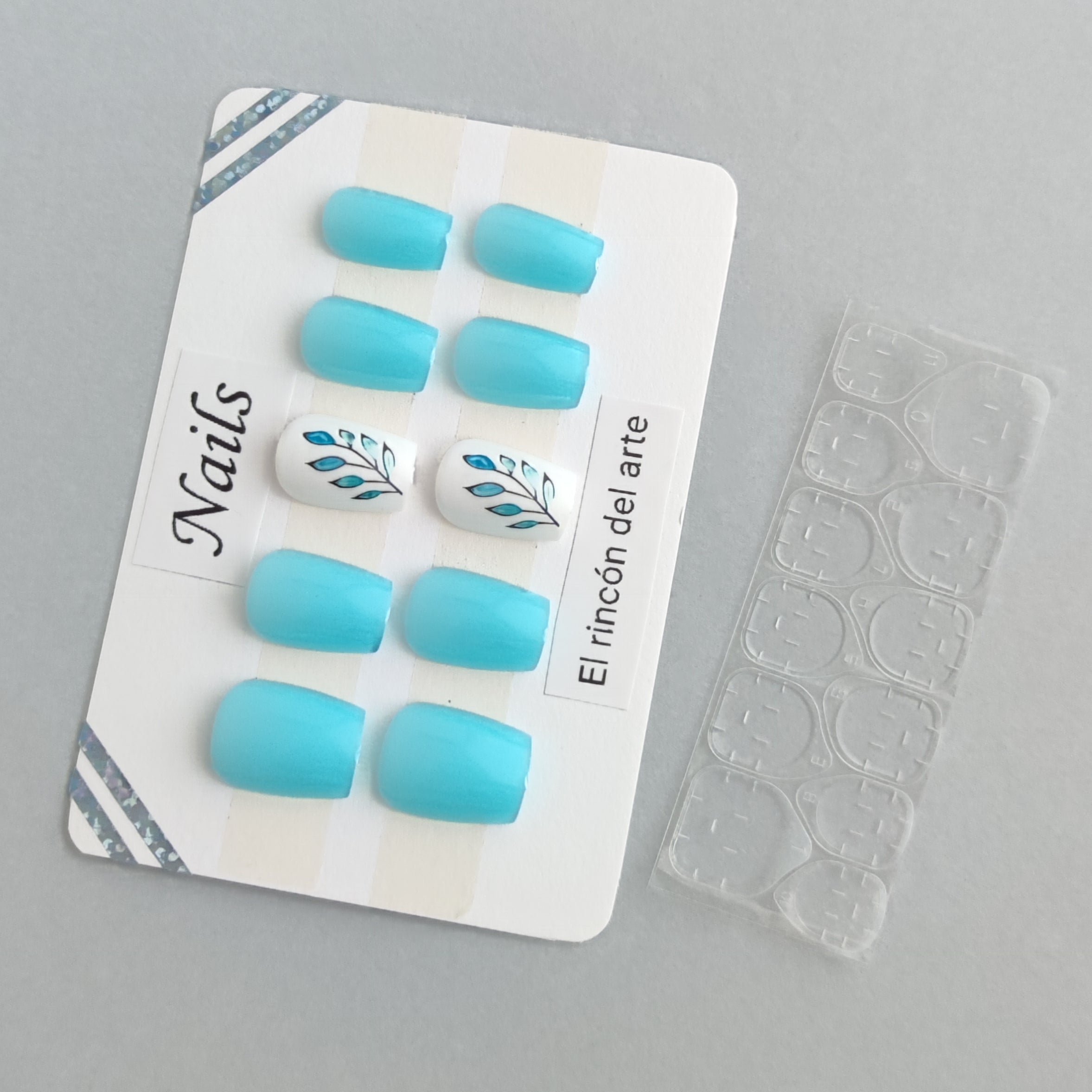 Uñas con Hoja Turquesa