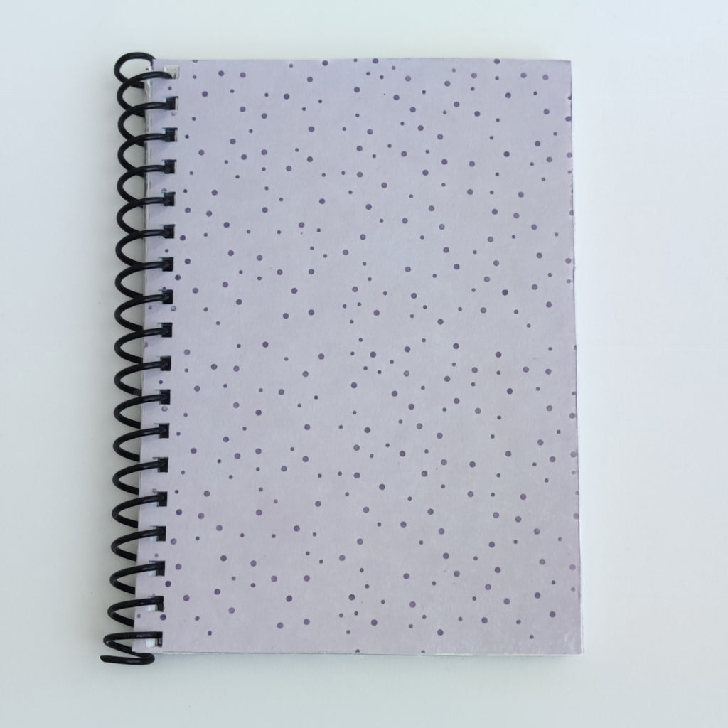 Libreta A6 Lunares Morados