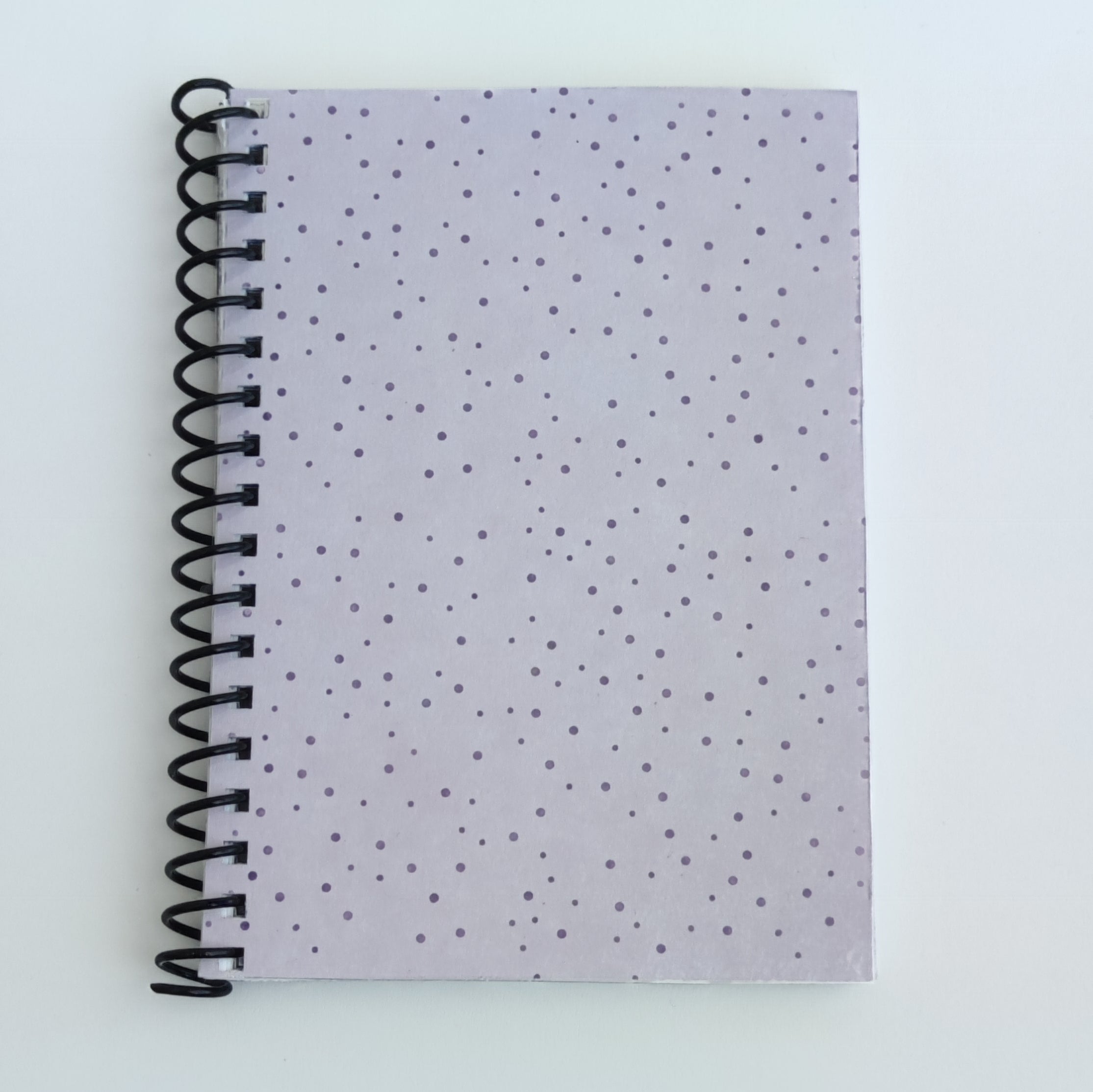 Libreta A6 Lunares Morados