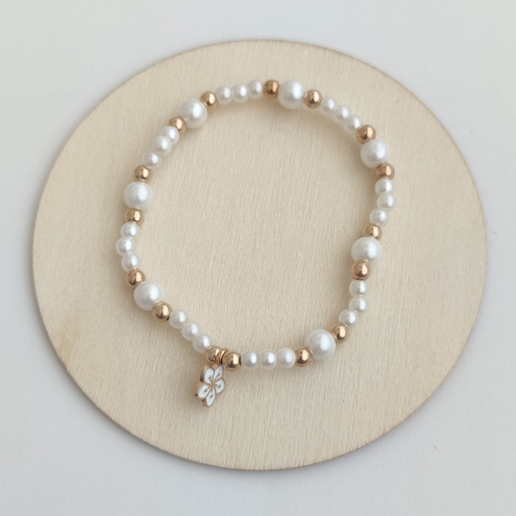 Pulsera de Perlas con Colgante de Flor