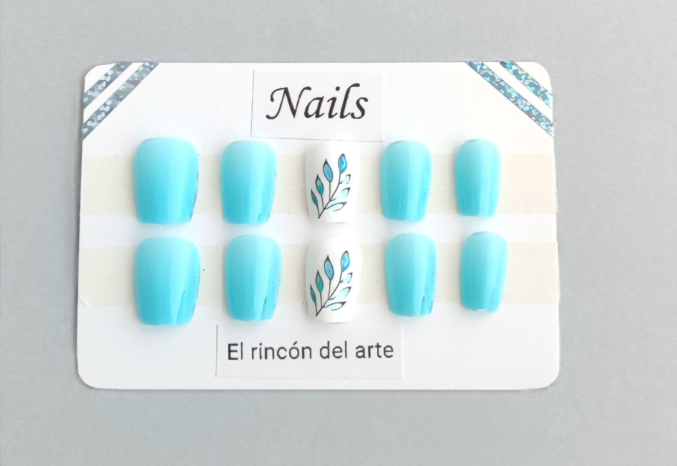 Uñas con Hoja Turquesa